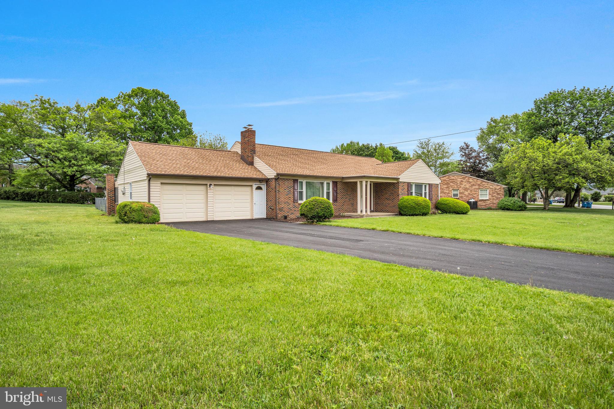 1820 Ridgeview Drive Carlisle, PA 17013 - Photo 2 of 27 Gallery Image 2