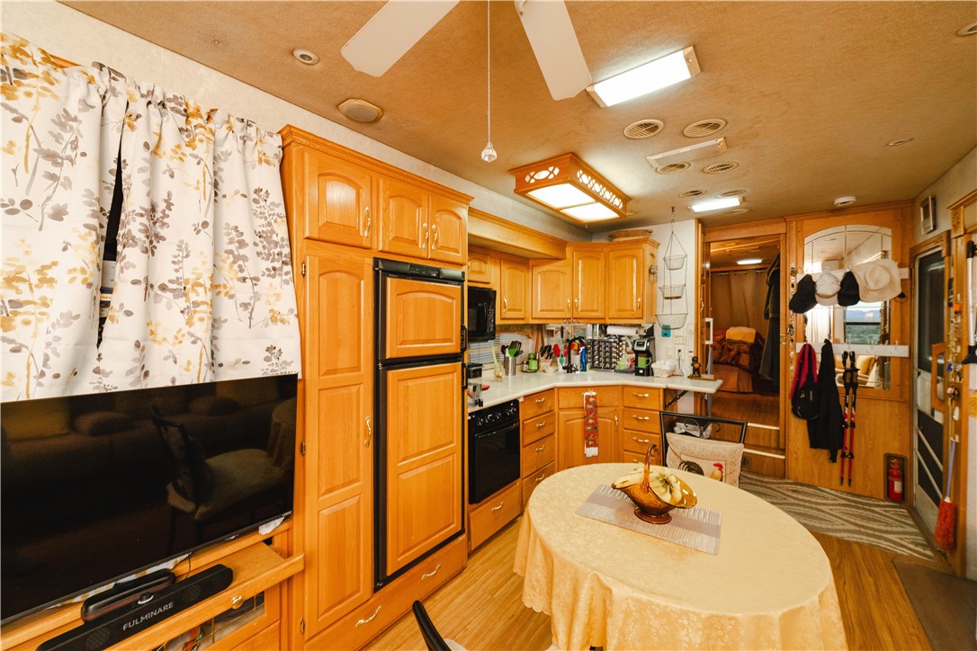 1597 Gisela Road Golden Valley, AZ 86413 - Photo 39 of 52 Kitchen