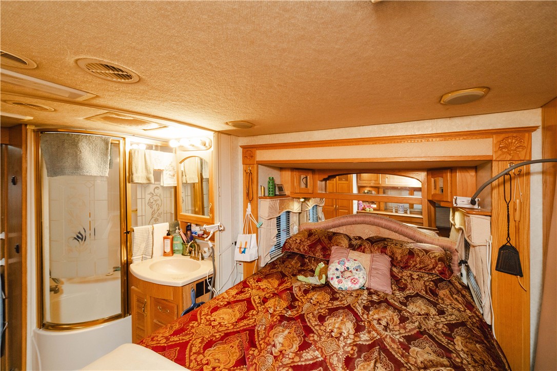 1597 Gisela Road Golden Valley, AZ 86413 - Photo 45 of 52 Bedroom