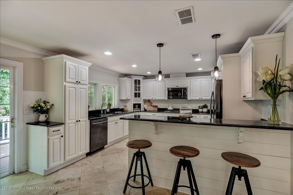 46 Centerville Road Holmdel, NJ 07733 - Photo 8 of 40 Kitchen
