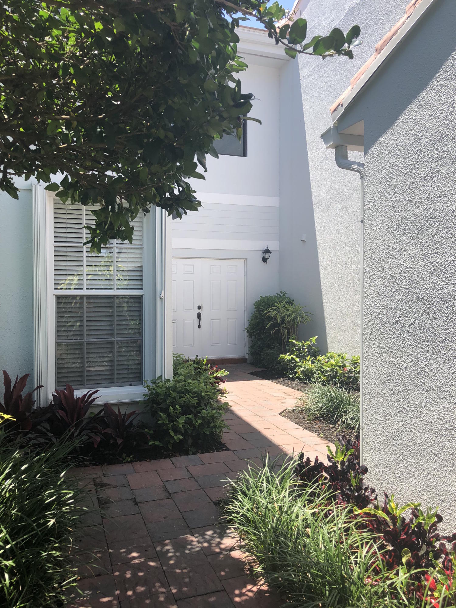 6237 Old Court Road, Unit 103 Boca Raton, FL 33433 - Photo 2 of 34 Front WalkwayEntrance