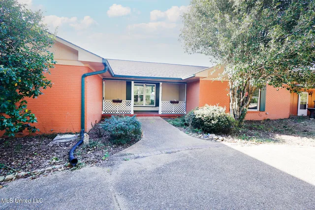 $262,000 | 804 South Cleveland Avenue, Brookhaven, MS 39601