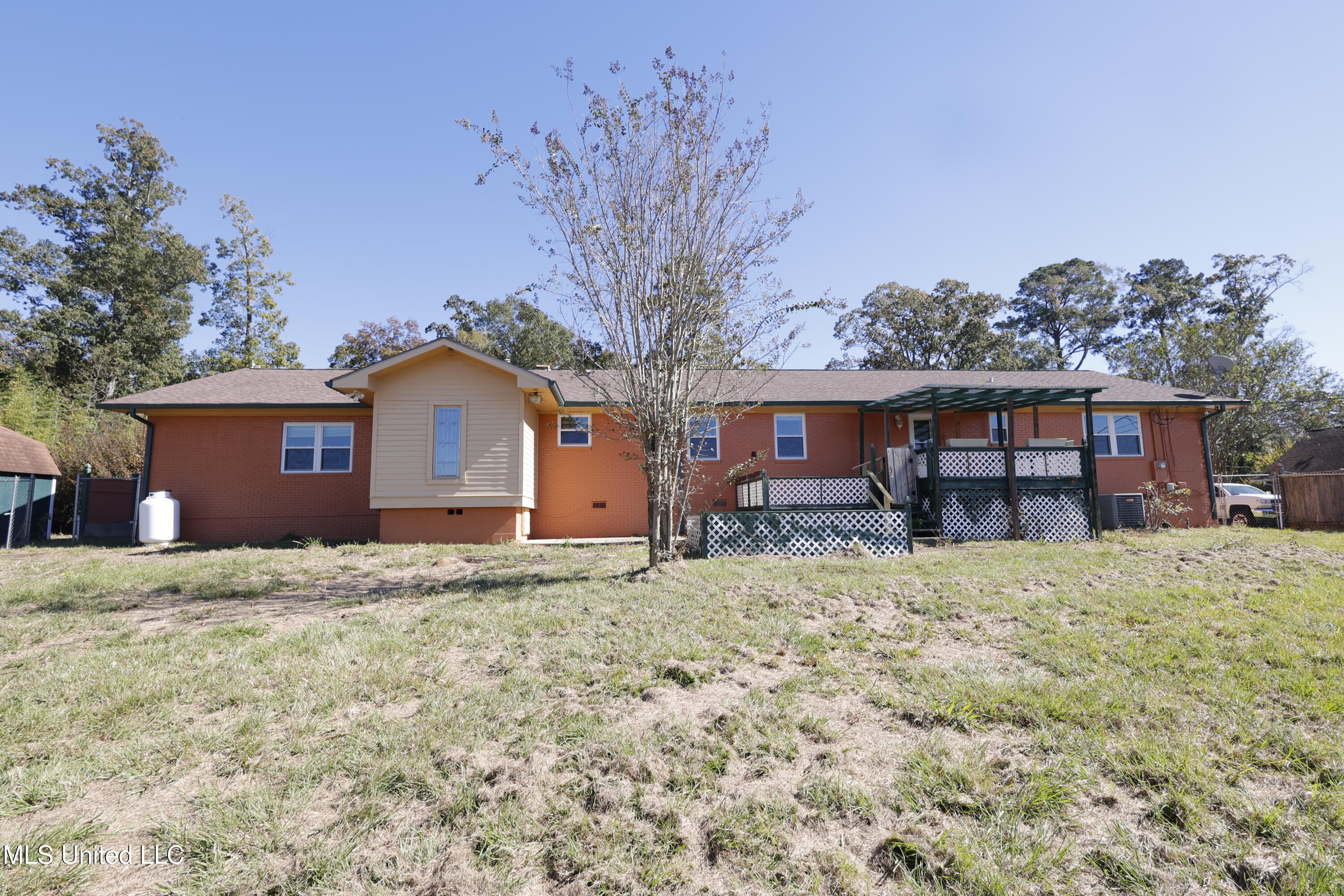 804 South Cleveland Avenue Brookhaven, MS 39601 - Photo 2 of 21 _JCS6658