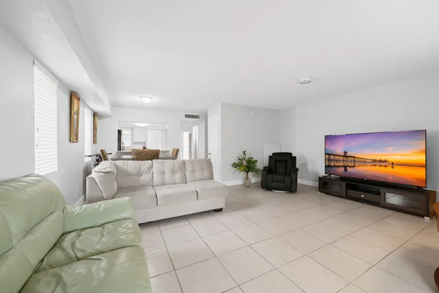 $205,000 | 3750 Northwest 115th Avenue, Unit 85, Coral Springs, FL 33065