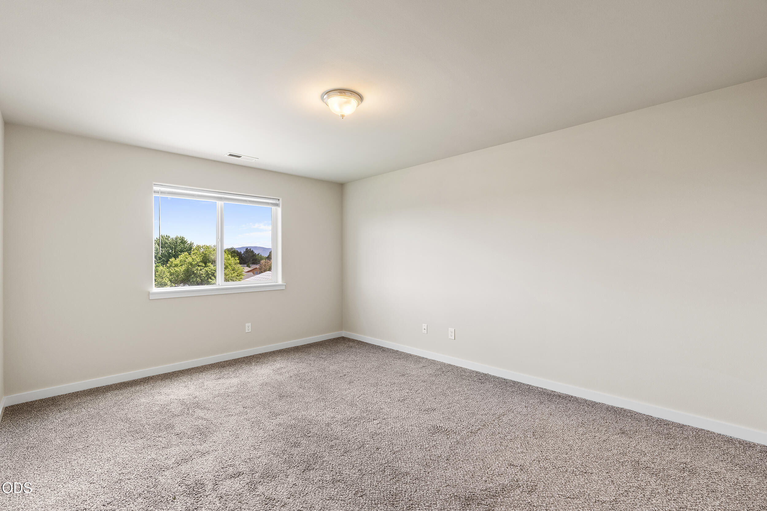 1214 Southwest 27th Street Redmond, OR 97756 - Photo 15 of 35
