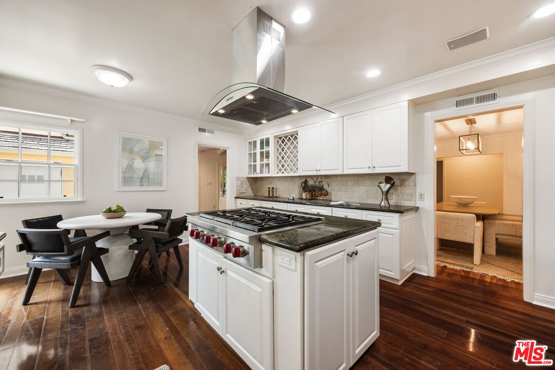 2229 Stradella Road Los Angeles, CA 90077 - Photo 12 of 37