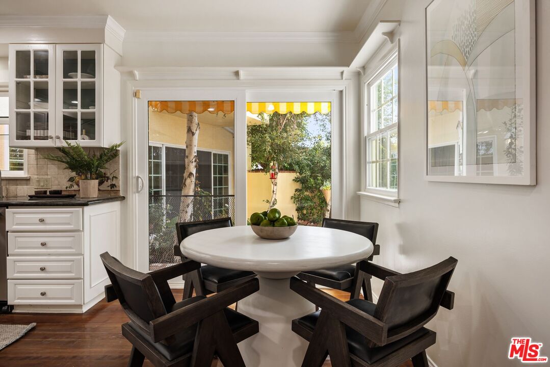 2229 Stradella Road Los Angeles, CA 90077 - Photo 13 of 37