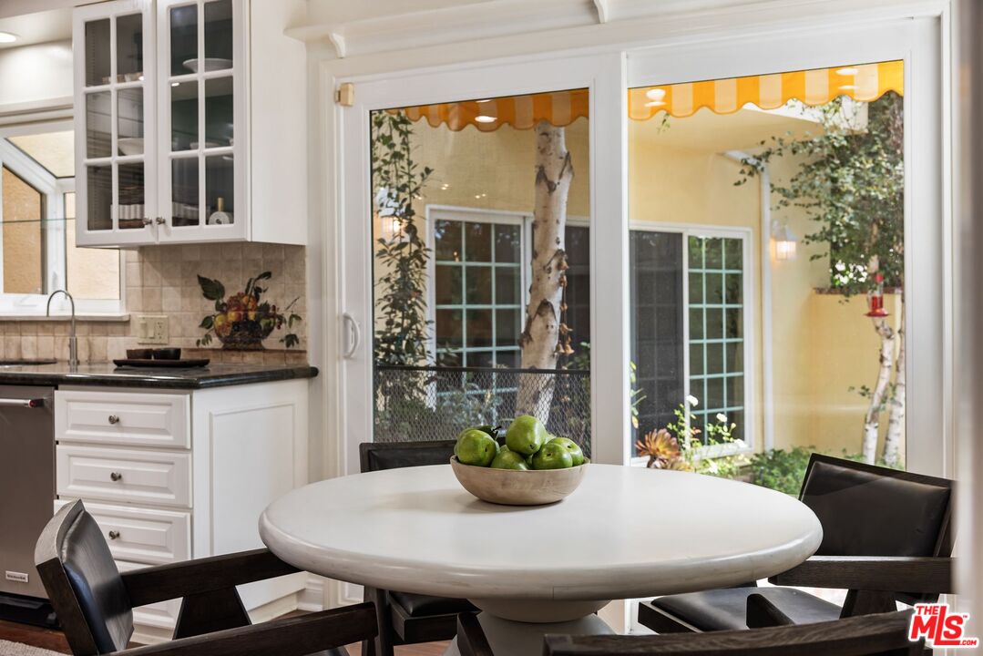 2229 Stradella Road Los Angeles, CA 90077 - Photo 14 of 37