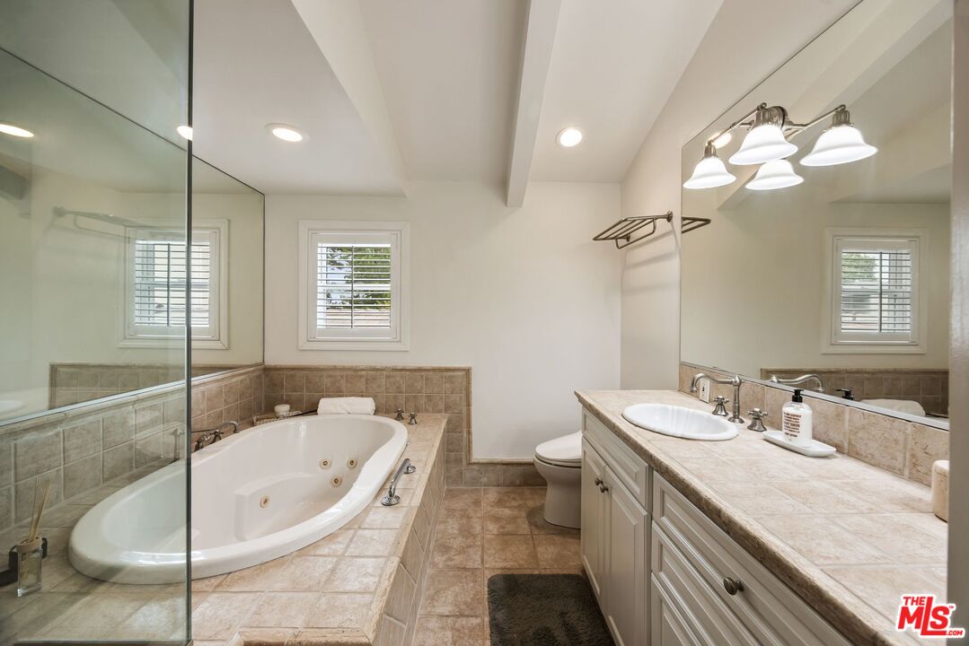 2229 Stradella Road Los Angeles, CA 90077 - Photo 19 of 37