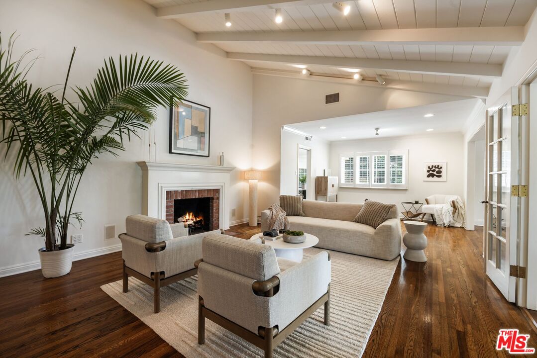 2229 Stradella Road Los Angeles, CA 90077 - Photo 3 of 37