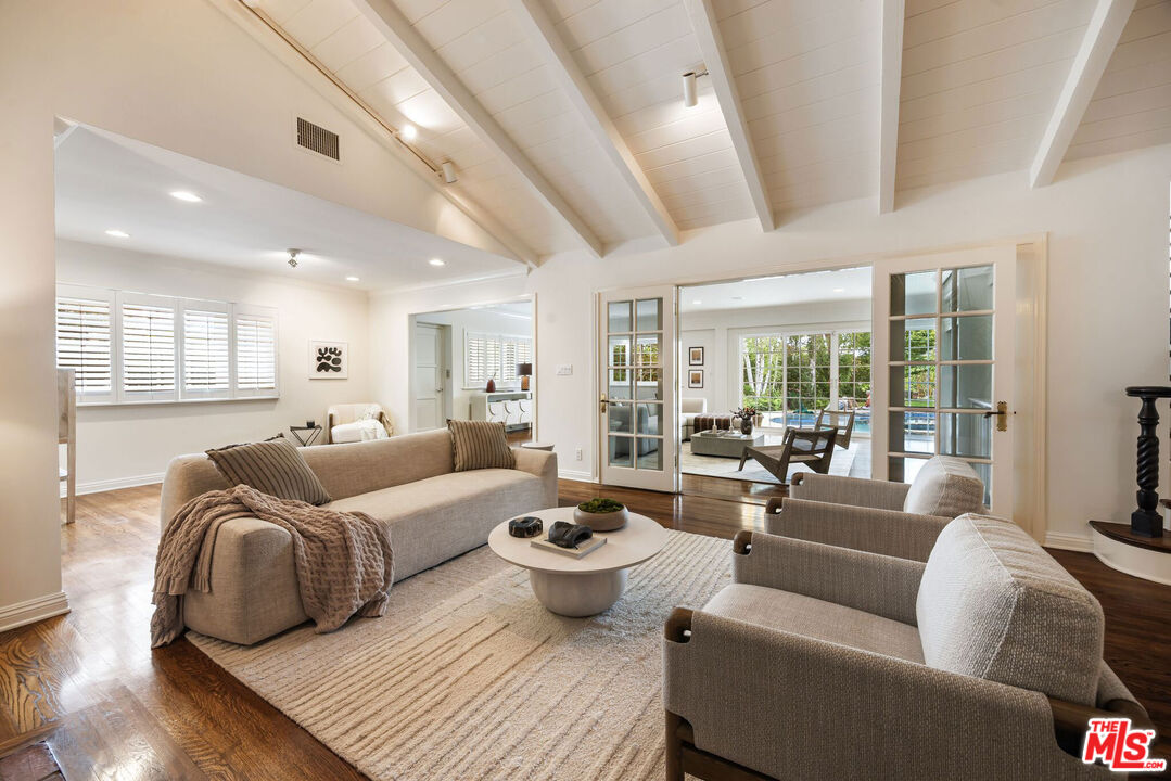 2229 Stradella Road Los Angeles, CA 90077 - Photo 4 of 37