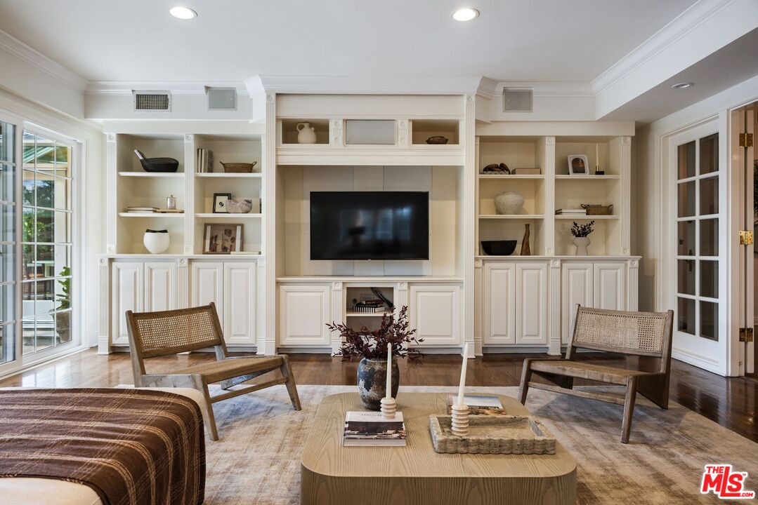 2229 Stradella Road Los Angeles, CA 90077 - Photo 7 of 37