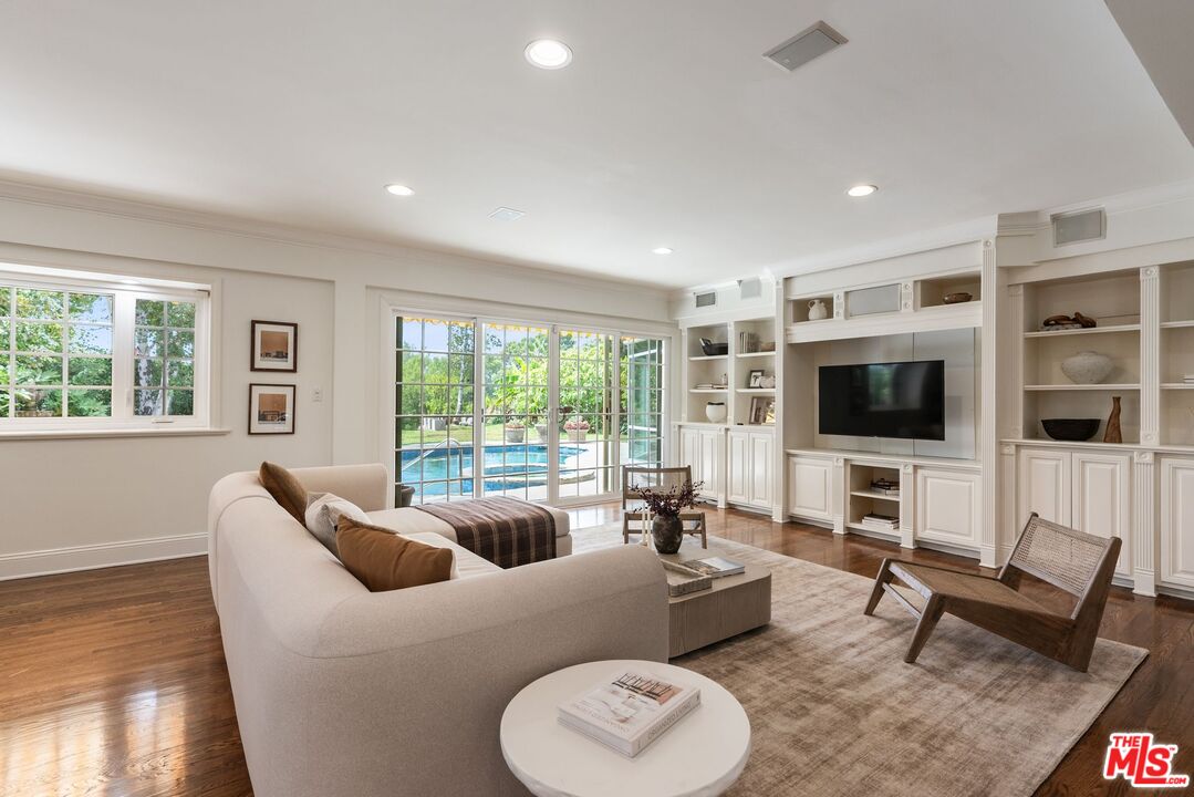 2229 Stradella Road Los Angeles, CA 90077 - Photo 8 of 37