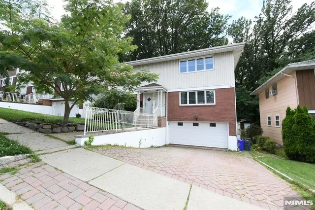 $2,900 | 590 Carpenter Place, Unit 1, Ridgefield, NJ 07657