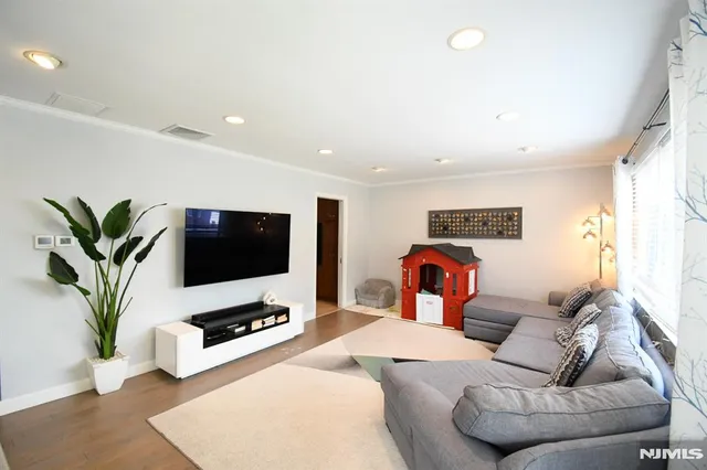 $2,900 | 590 Carpenter Place, Unit 1, Ridgefield, NJ 07657