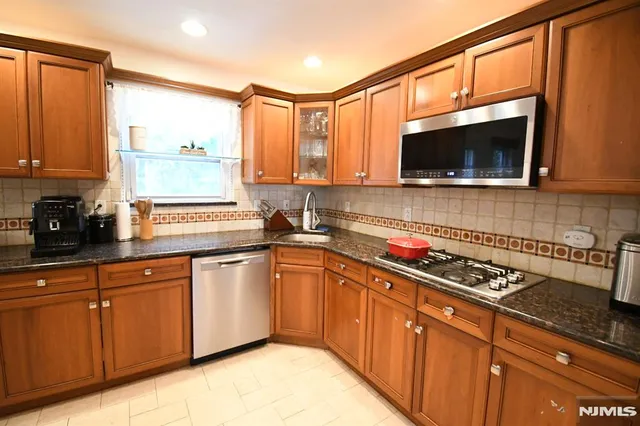 $2,900 | 590 Carpenter Place, Unit 1, Ridgefield, NJ 07657