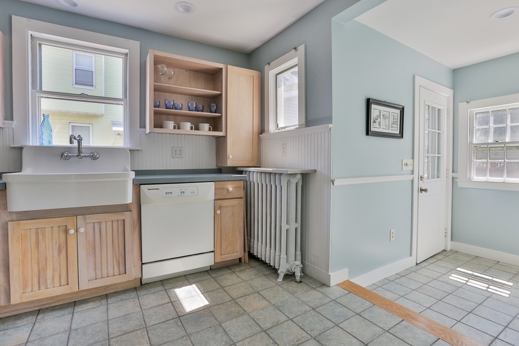 5 Addison Street Gloucester, MA 01930 - Photo 10 of 29