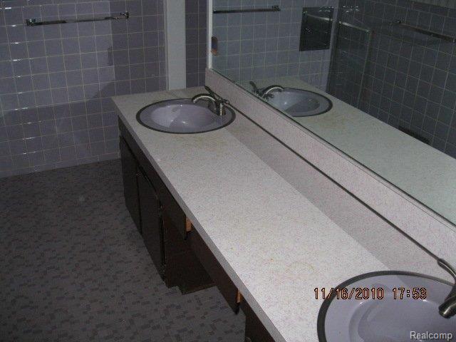 5674 Beechview Drive Rochester, MI 48306 - Photo 18 of 19 IMG_0334