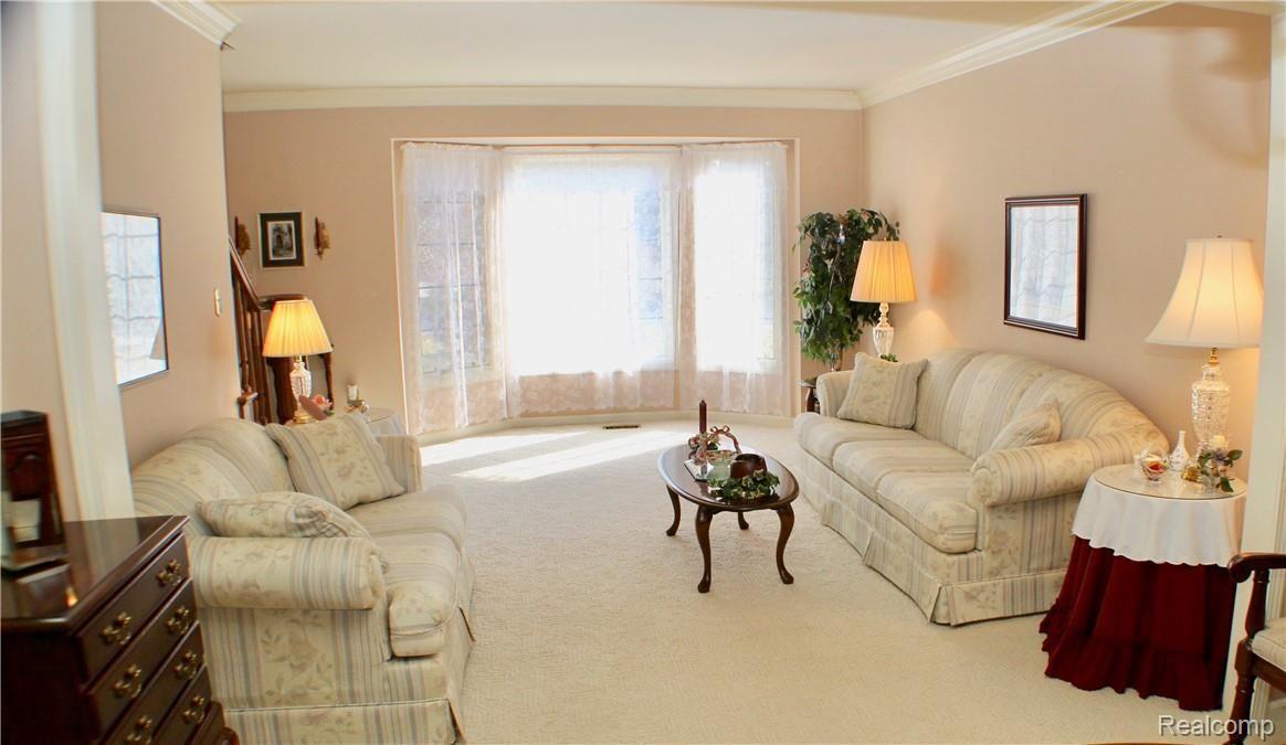 626 Shellbourne Drive Rochester, MI 48309 - Photo 4 of 21 IMG_0353.jpg