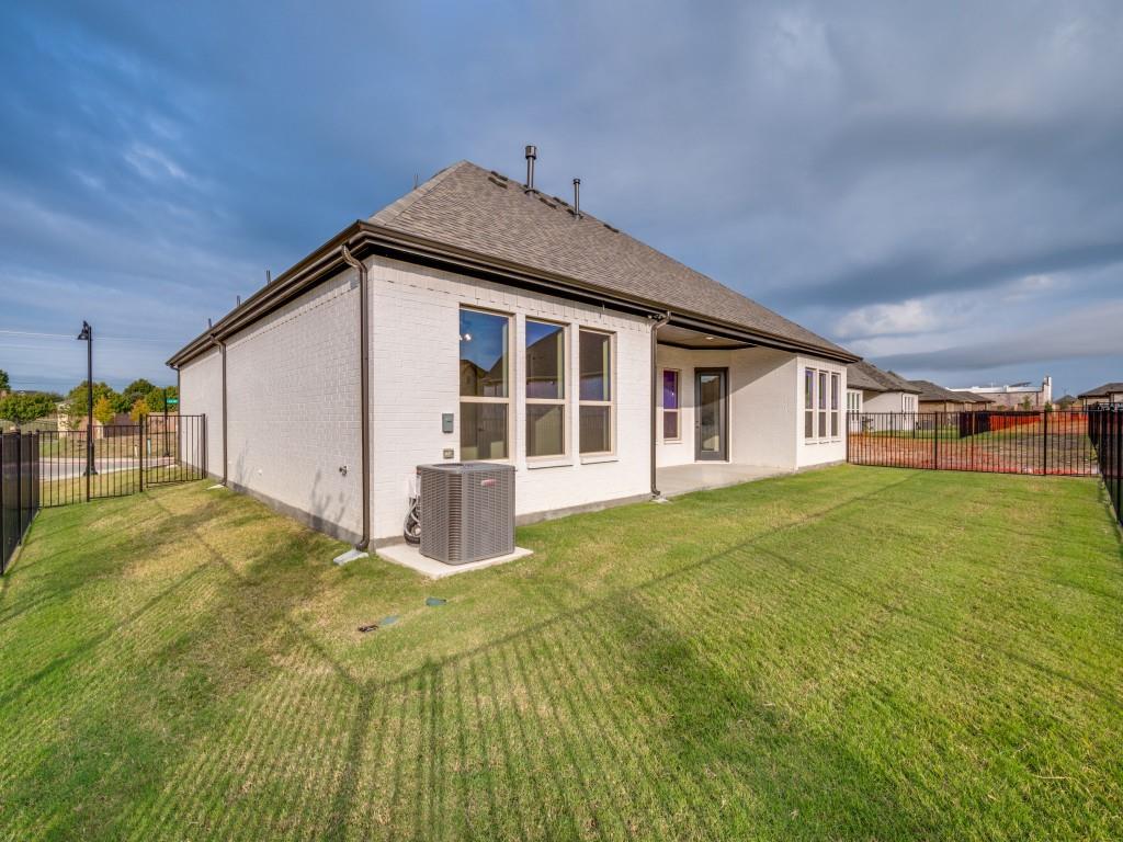 1901 Cascada Way Little Elm, TX 75068 - Photo 29 of 35