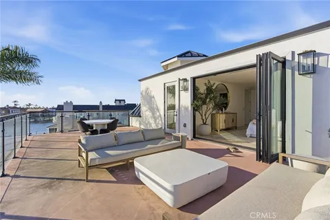 $6,490,000 | 17007 Edgewater Lane, Huntington Beach, CA 92649