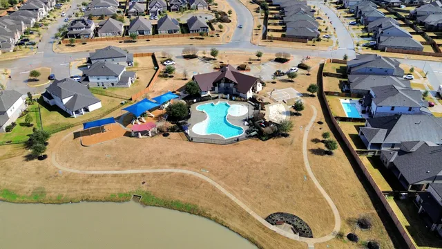 a picture of a black and white photo