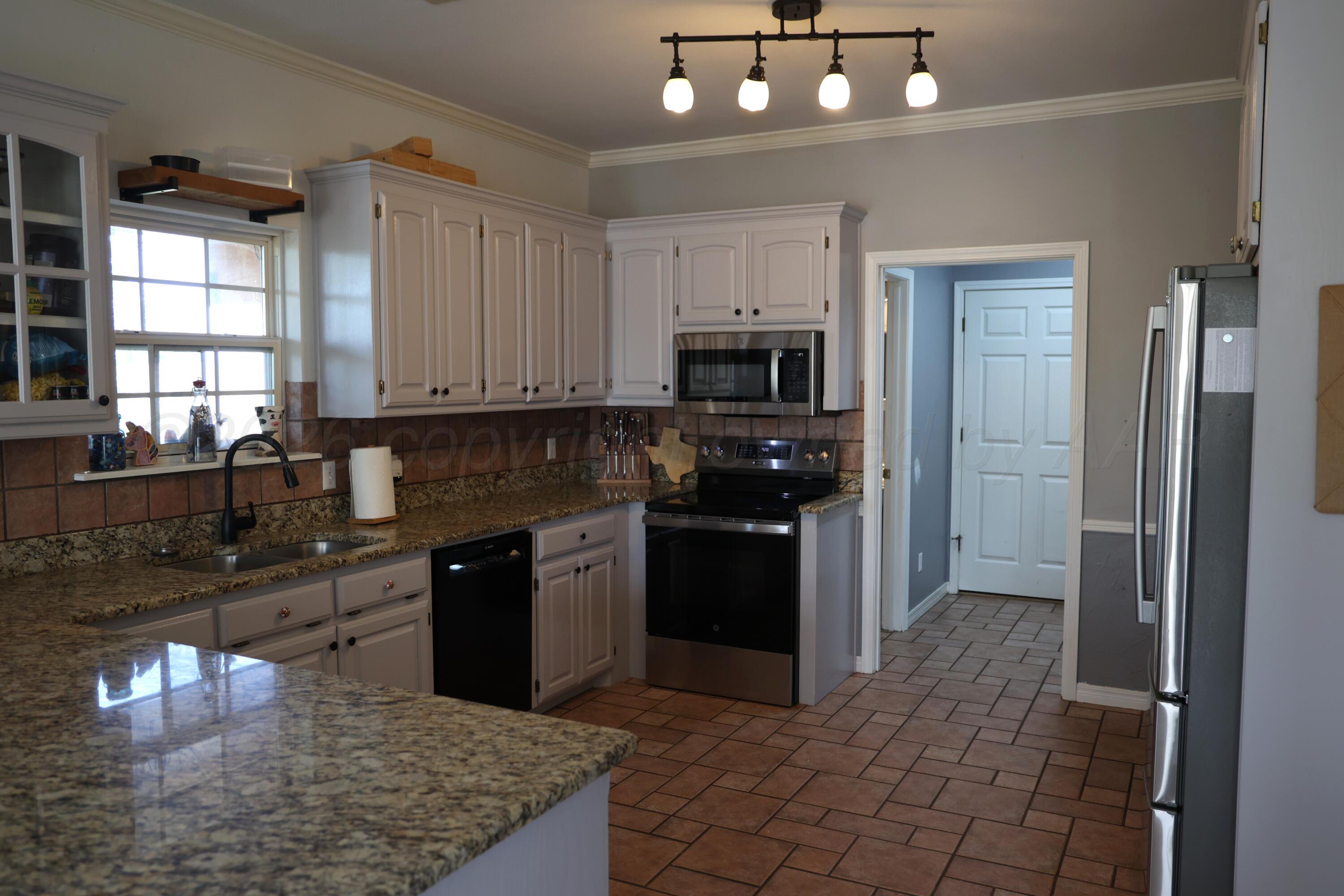 8917 Dove Road Canyon, TX 79015 - Photo 3 of 40 Kitchen