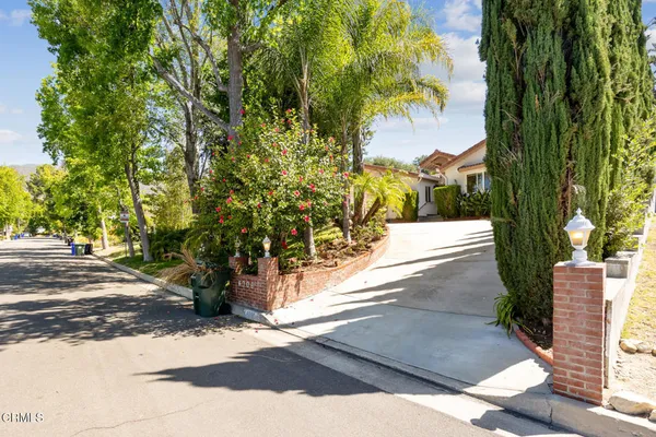 $1,499,000 | 4906 Vicwood Avenue, La Crescenta, CA 91214