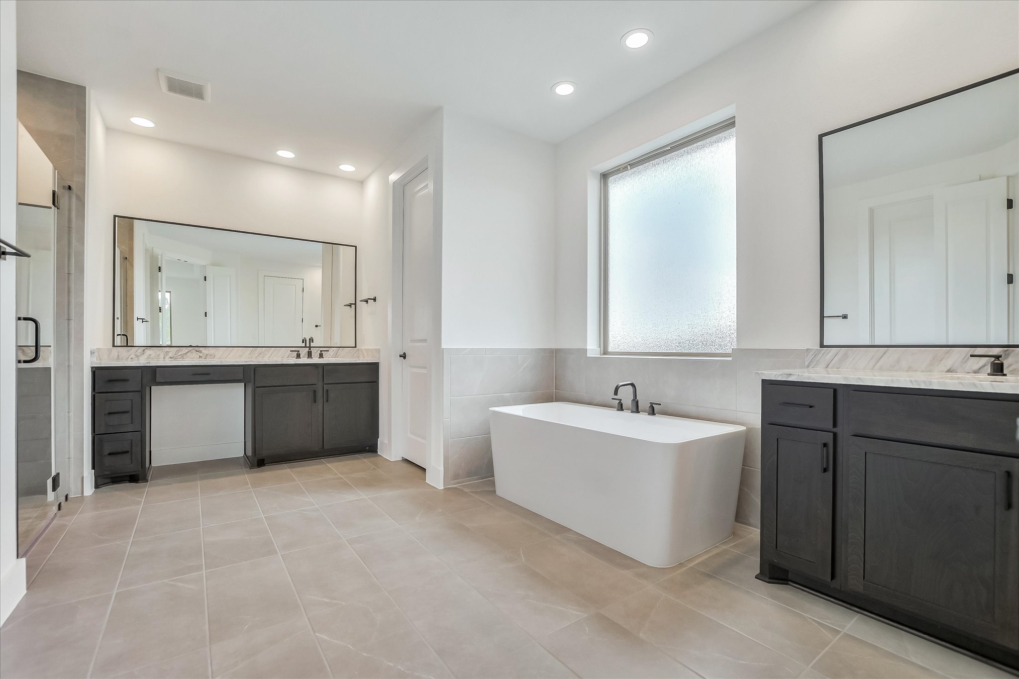 220 Scofield Avenue Georgetown, TX 78626 - Photo 21 of 32 a bathroom with a double vanity sink mirror and bathtub