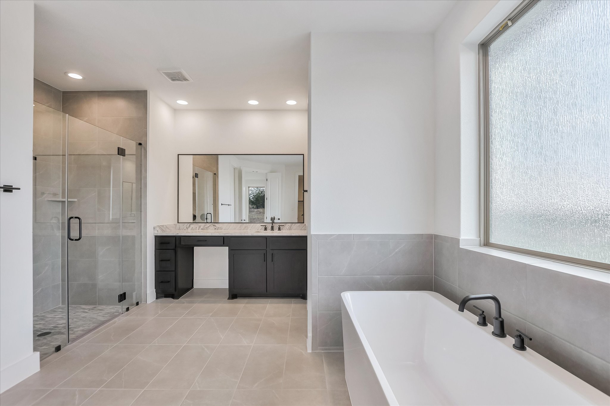 220 Scofield Avenue Georgetown, TX 78626 - Photo 22 of 32 a bathroom with a bathtub and a sink