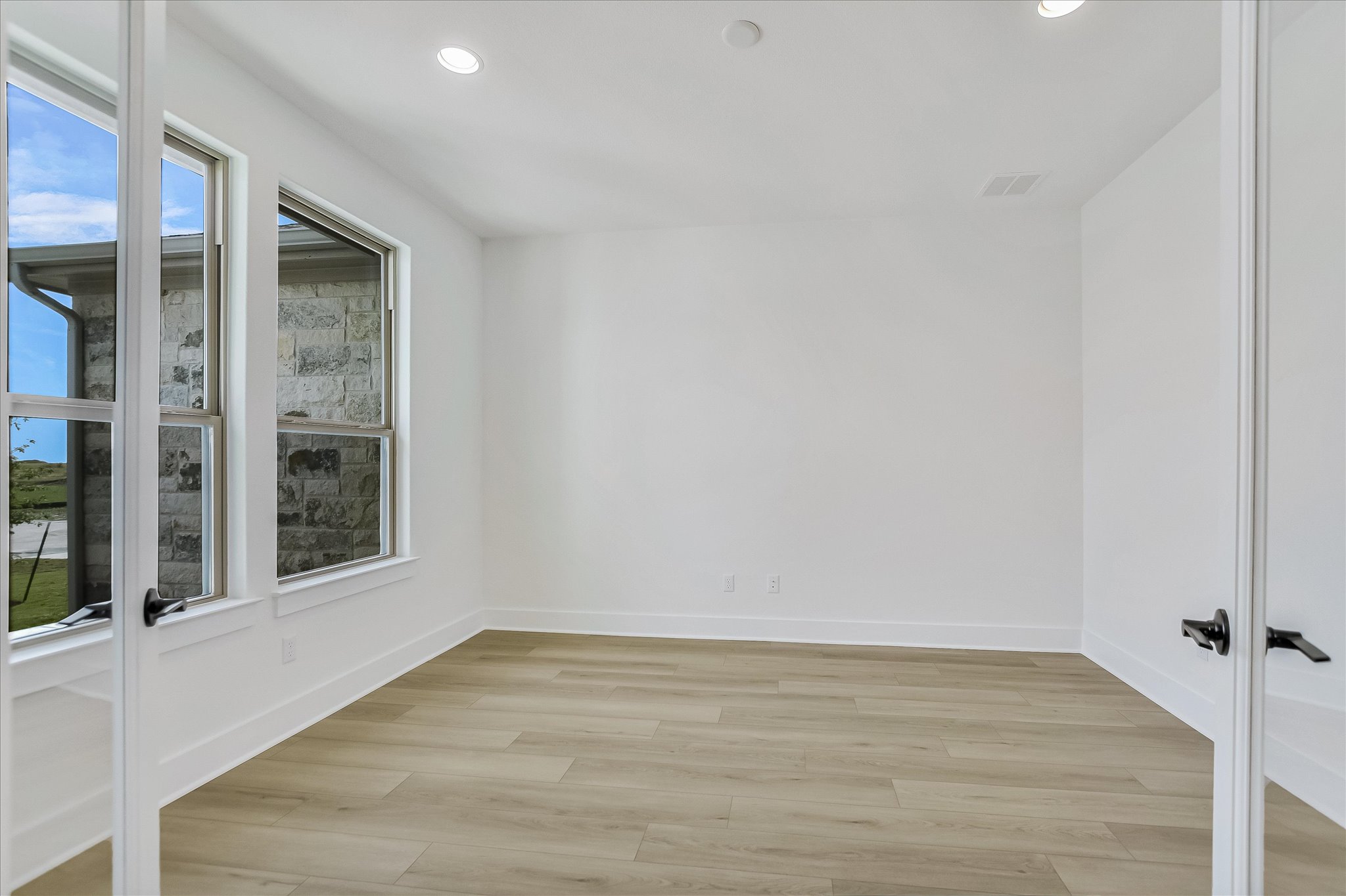 220 Scofield Avenue Georgetown, TX 78626 - Photo 5 of 31