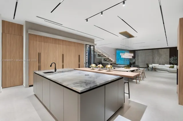 $8,990,000 | 493 Holiday Drive, Hallandale Beach, FL 33009