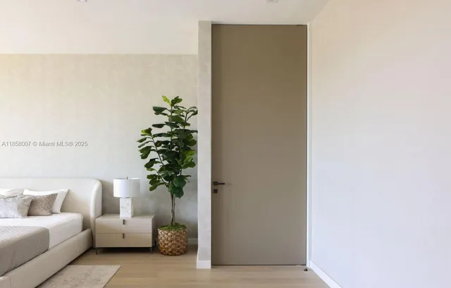 $8,990,000 | 493 Holiday Drive, Hallandale Beach, FL 33009