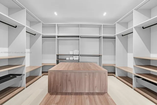 $8,990,000 | 493 Holiday Drive, Hallandale Beach, FL 33009