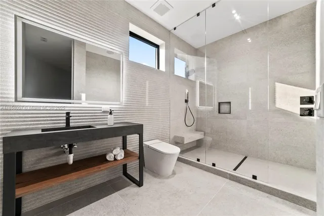 $8,990,000 | 493 Holiday Drive, Hallandale Beach, FL 33009