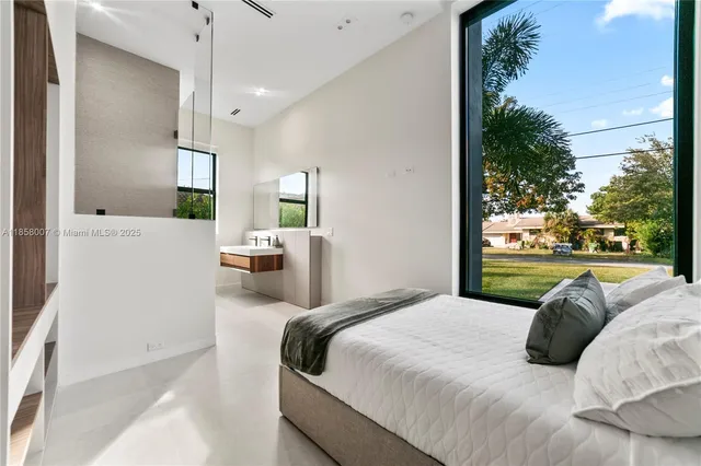 $8,990,000 | 493 Holiday Drive, Hallandale Beach, FL 33009