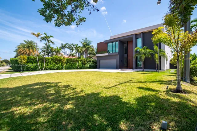 $8,990,000 | 493 Holiday Drive, Hallandale Beach, FL 33009