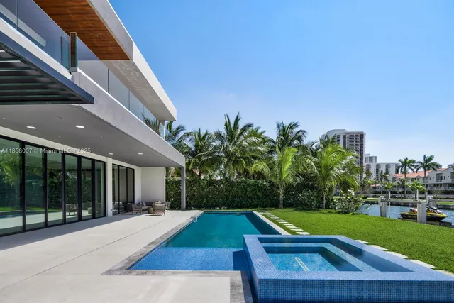 $8,990,000 | 493 Holiday Drive, Hallandale Beach, FL 33009