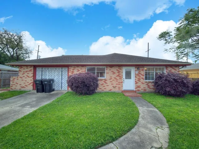 $164,900 | 2121 Brigade Drive, Chalmette, LA 70043