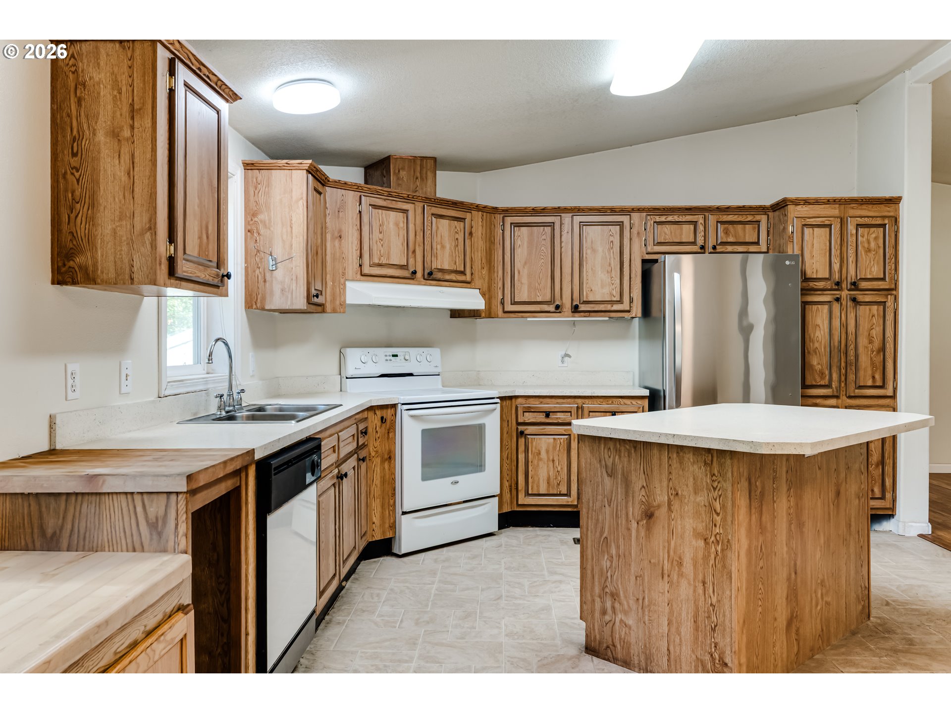 80618 Lost Creek Road Dexter, OR 97431 - Photo 3 of 15 Kitchen