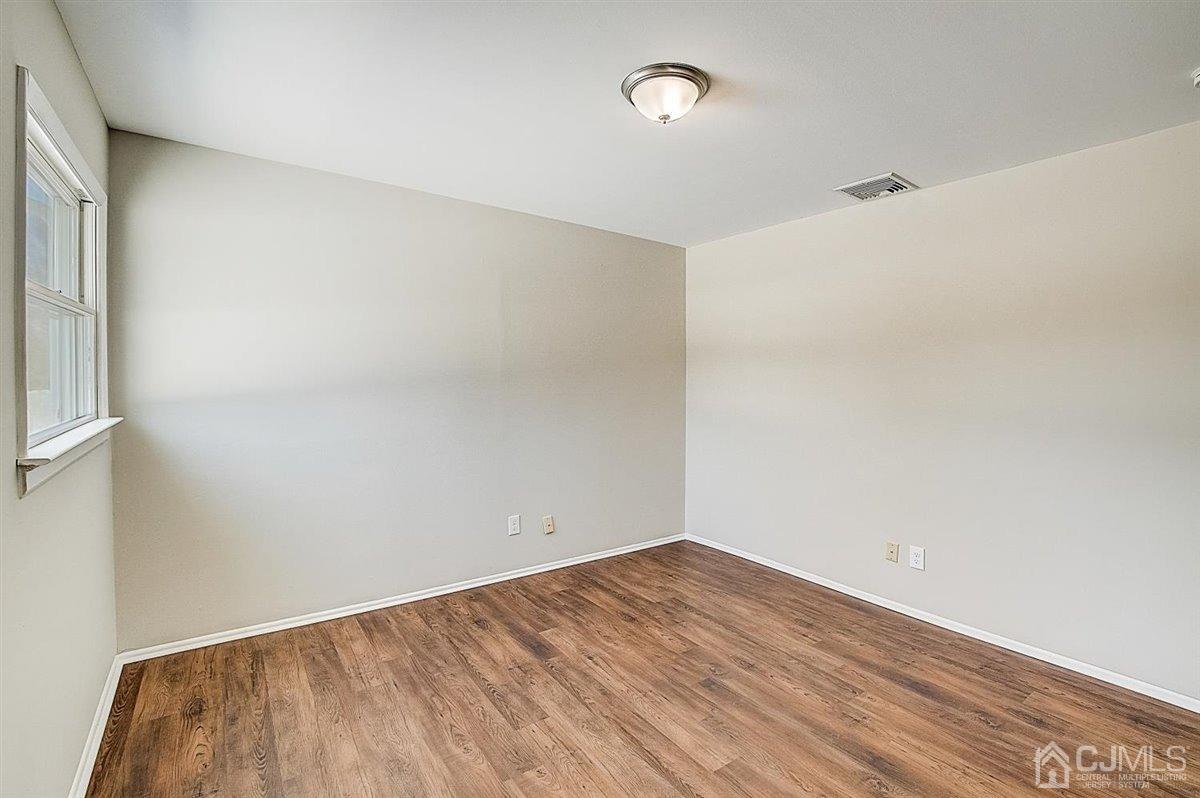 17 Cambridge Road Kendall Park, NJ 08824 - Photo 25 of 28 an empty room with a workbench