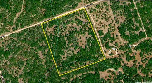 a view of a fan and tennis court