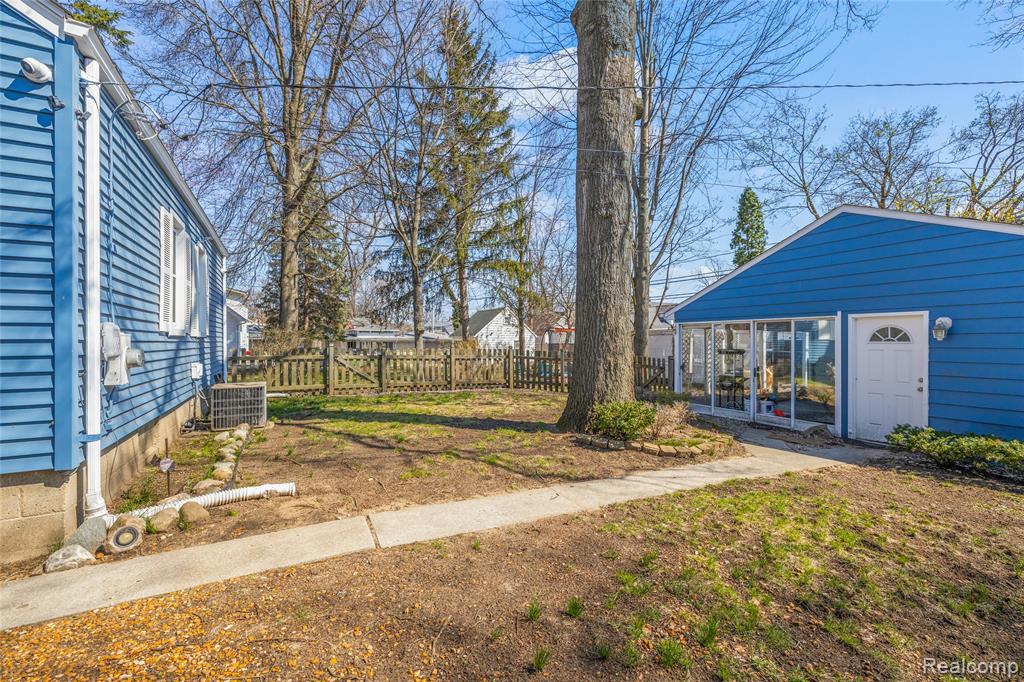 35541 Glenwood Road Wayne, MI 48184 - Photo 4 of 23