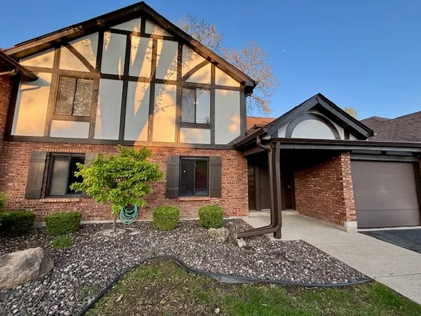$305,000 | 11151 Cottonwood Drive, Unit 19C, Palos Hills, IL 60465