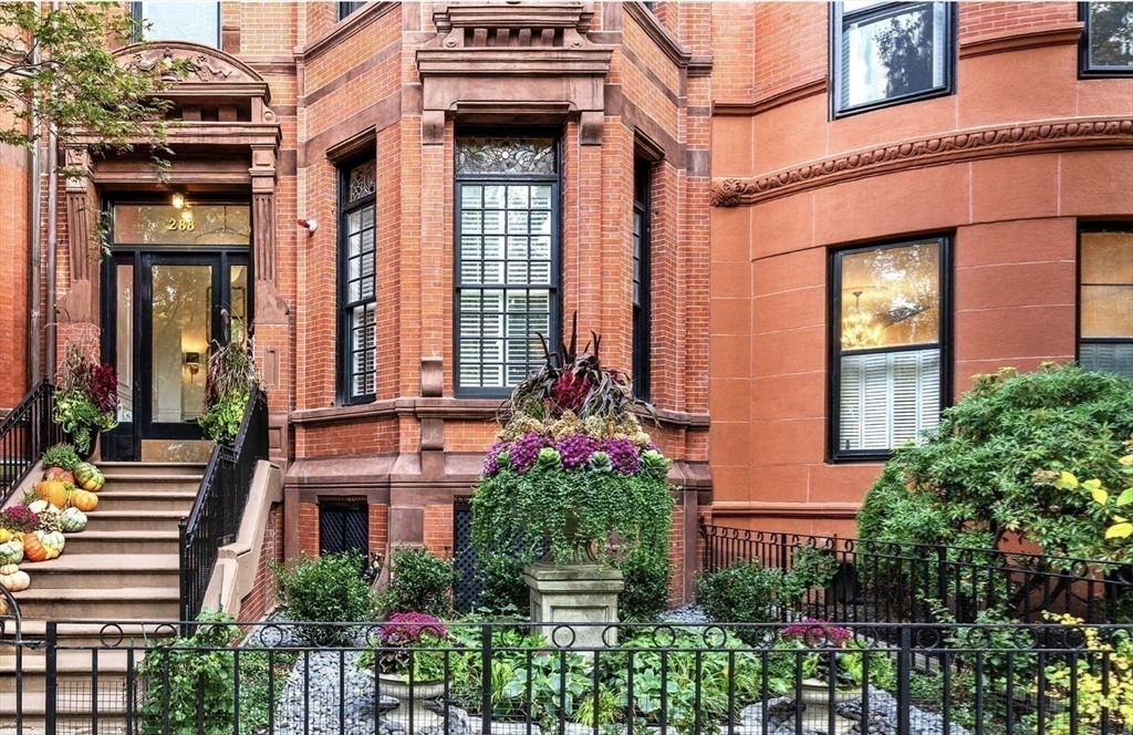 288 Commonwealth Avenue, Unit 3 Boston, MA 02115 - Photo 24 of 25 a front view of a multi story residential apartment building