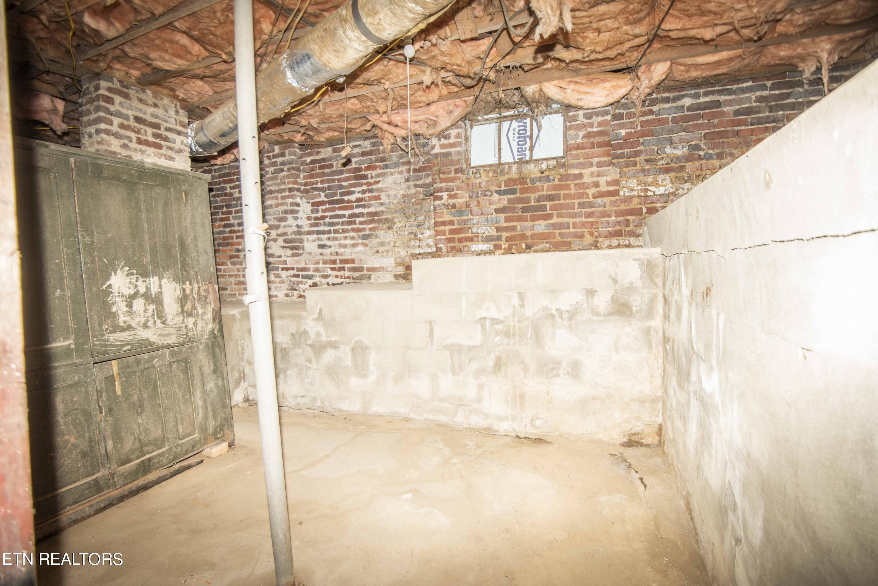 4708 Luttrell Road Knoxville, TN 37918 - Photo 34 of 40 garage 1_1
