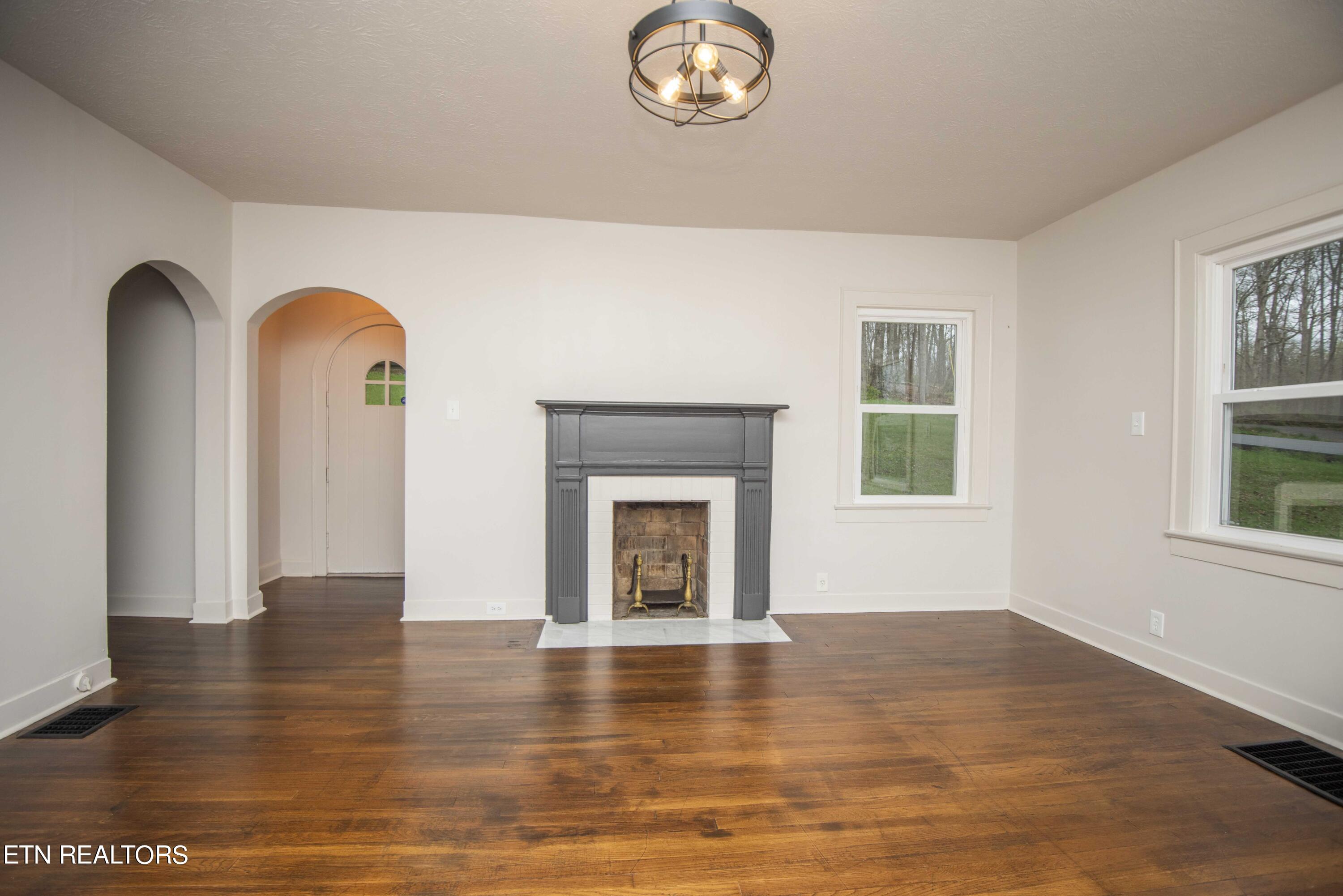 4708 Luttrell Road Knoxville, TN 37918 - Photo 8 of 40 living 1_1