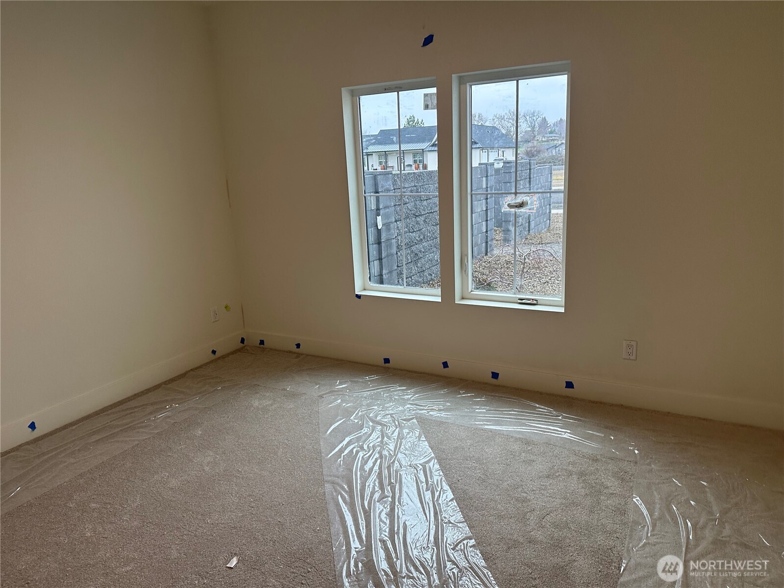 511 Southwest 12th Street College Place, WA 99324 - Photo 20 of 31 an empty room with a window