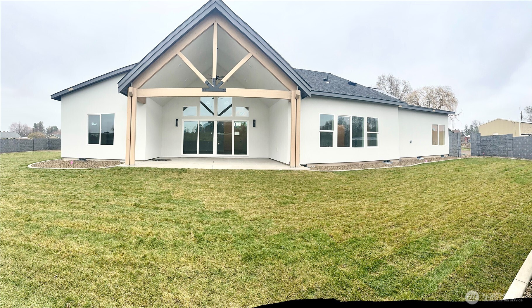 511 Southwest 12th Street College Place, WA 99324 - Photo 2 of 31 a front view of a house with a yard