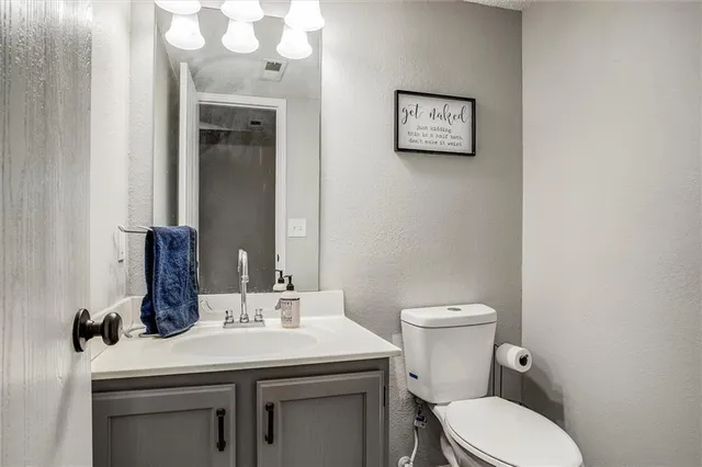 $200,000 | 1302 Southeast Broadway Court, Lee's Summit, MO 64081